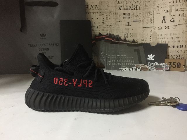 Zapatillas adidas modelo yeezy 350 v2