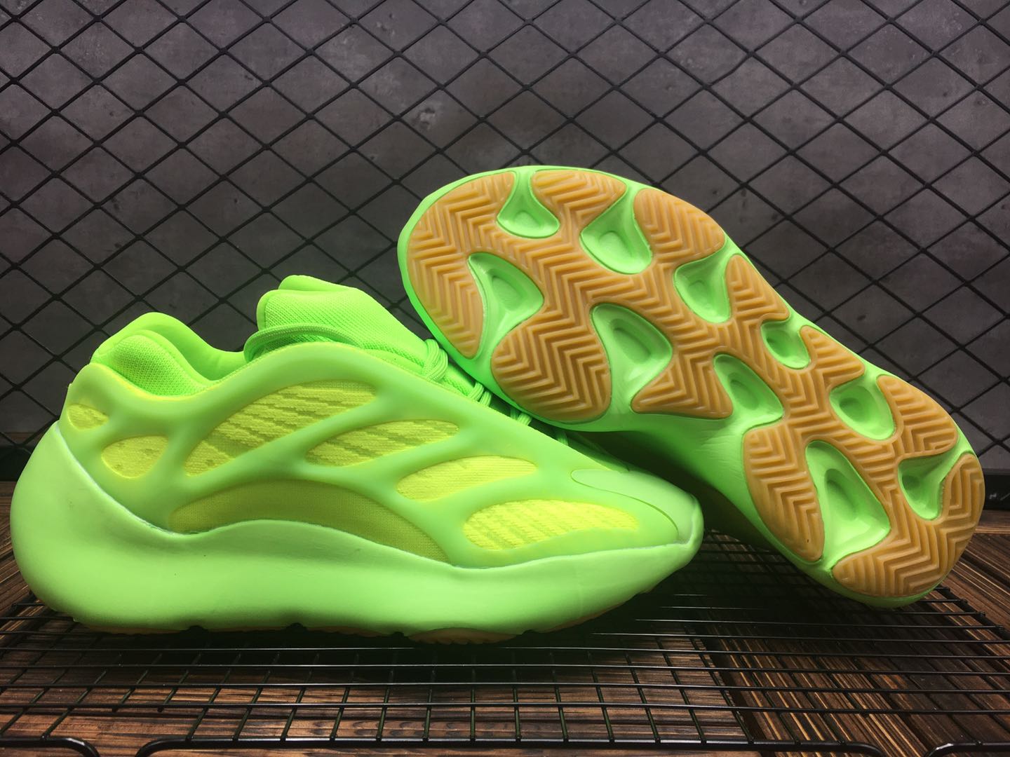 adidas yeezy 700