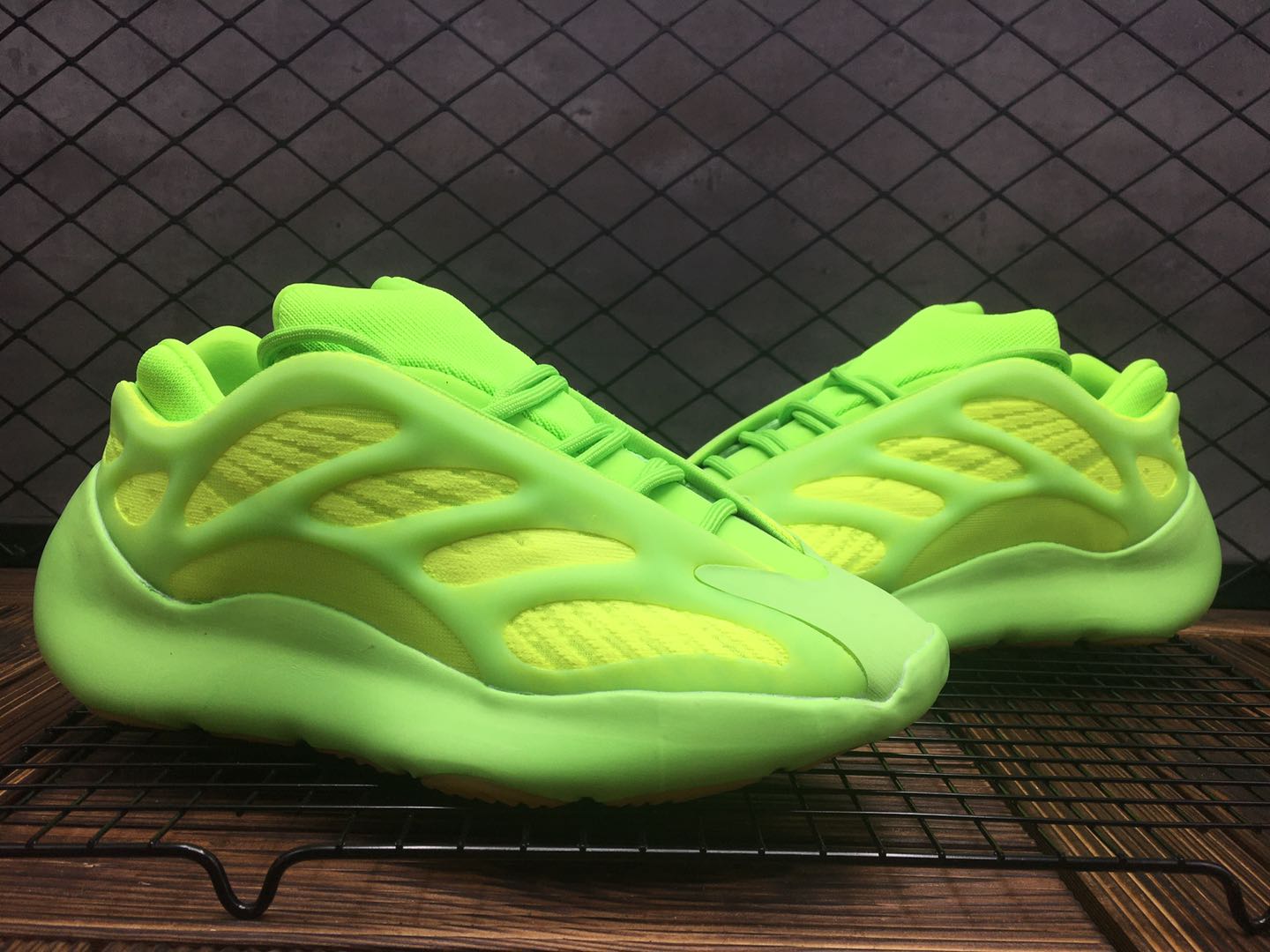 adidas yeezy 700