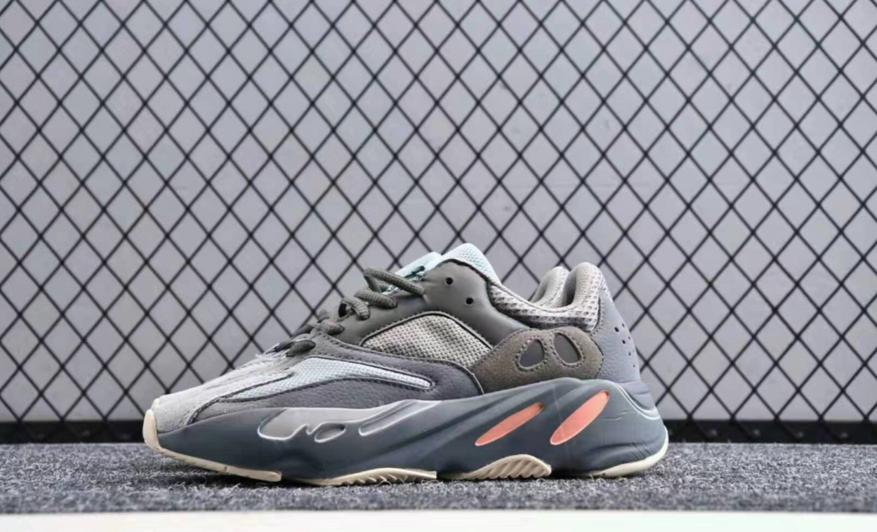 Zapatillas adidas modelo yeezy 700 boost