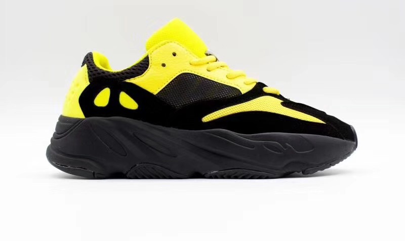 Zapatillas adidas modelo yeezy 700 boost